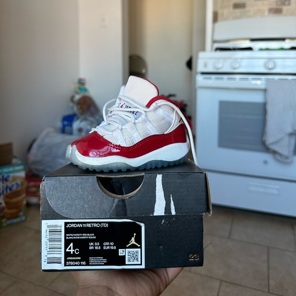 JORDAN 11's CHERRY TD SIZE 4C